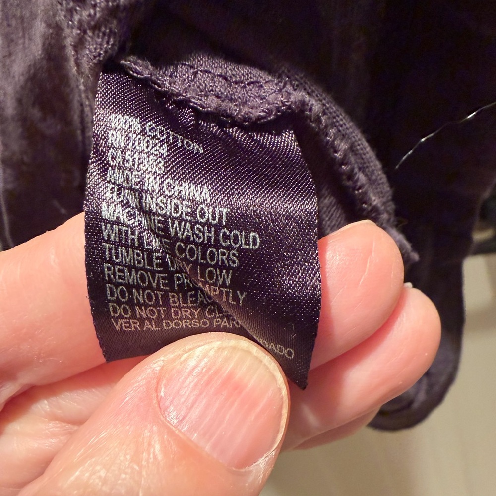 10/10$. Black Turtleneck knit top. Large but fits like a small. - Picture 5 of 5